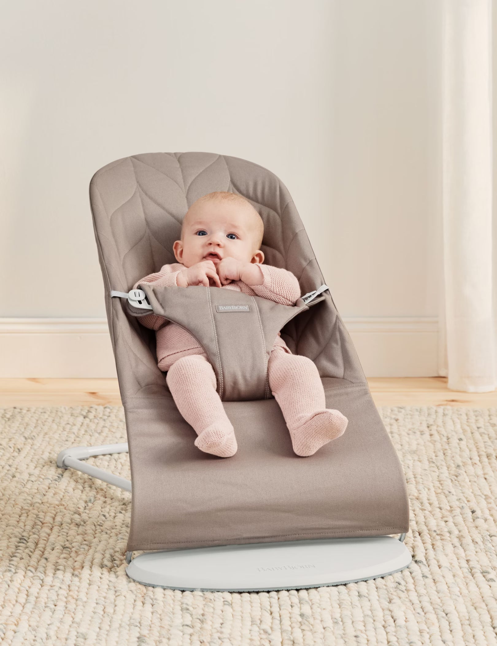 Bouncer Bliss - Woven, Petal quilt - Sand Grey